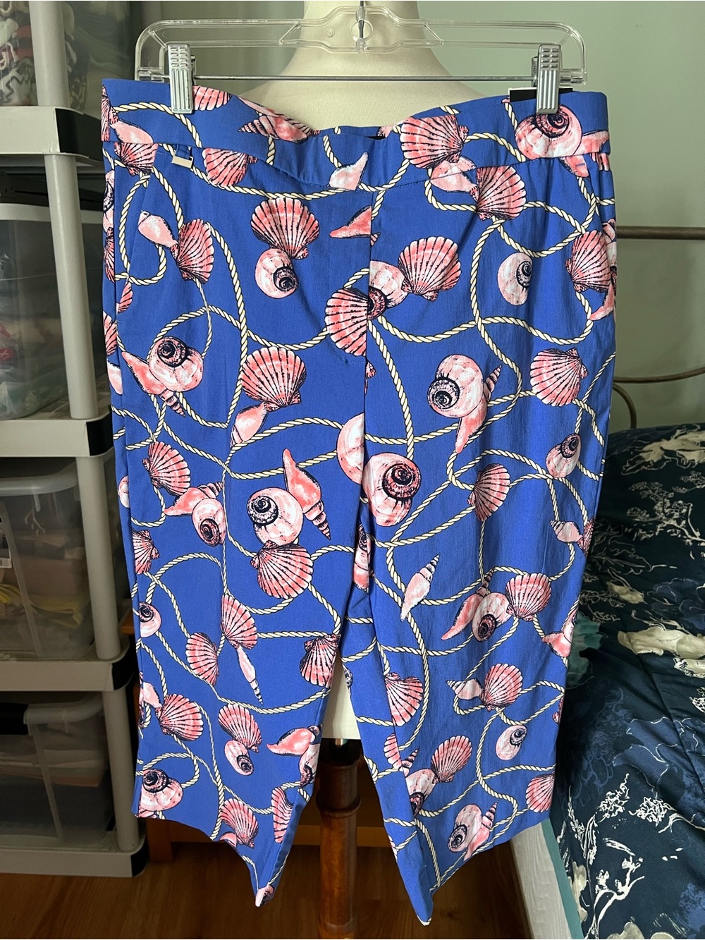 Counterparts Women’s Large Seashell Print Super Stretch Midi Rise Crop Pants NWT